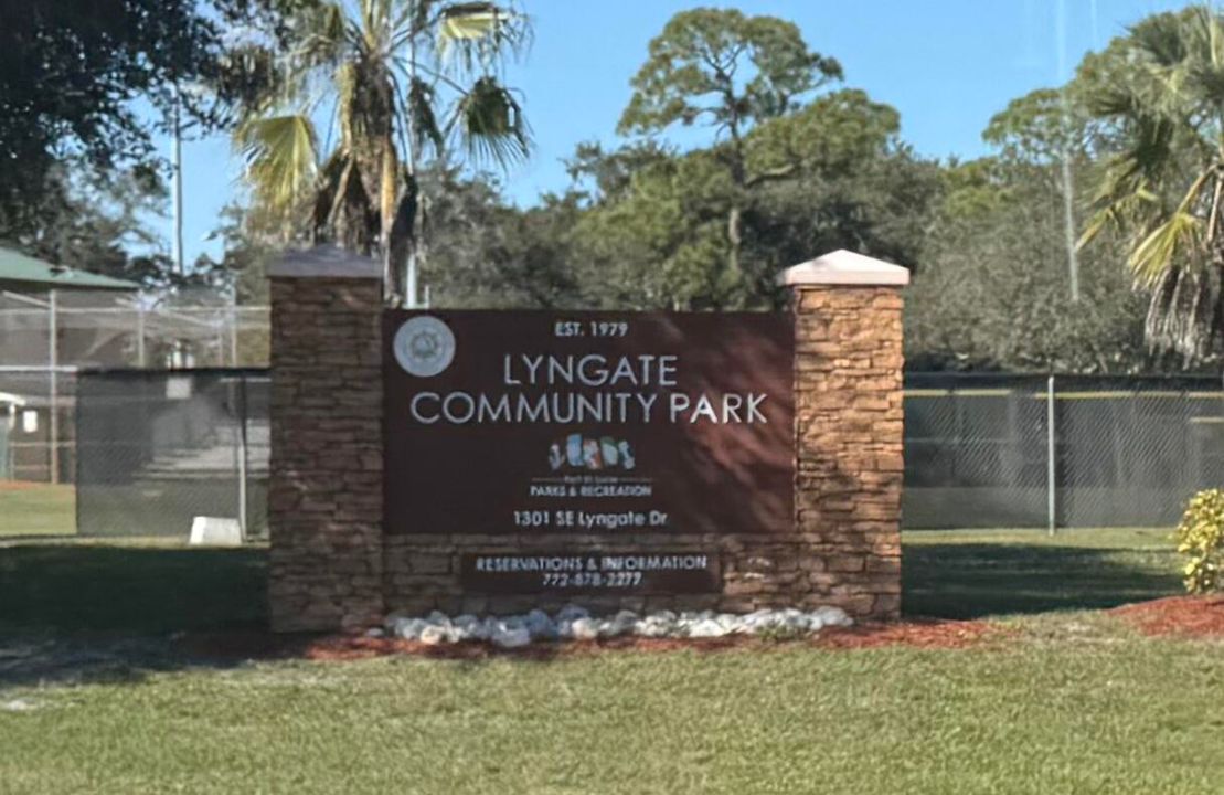 合同活跃: $259,900 (2 贝兹, 2 浴室, 1221 平方英尺)