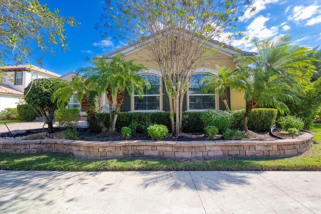 For Sale: $530,000 (4 beds, 3 baths, 2386 Square Feet)