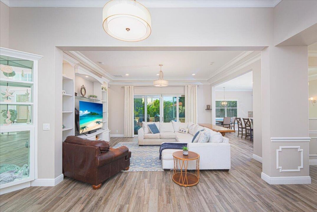 For Sale: $530,000 (4 beds, 3 baths, 2386 Square Feet)