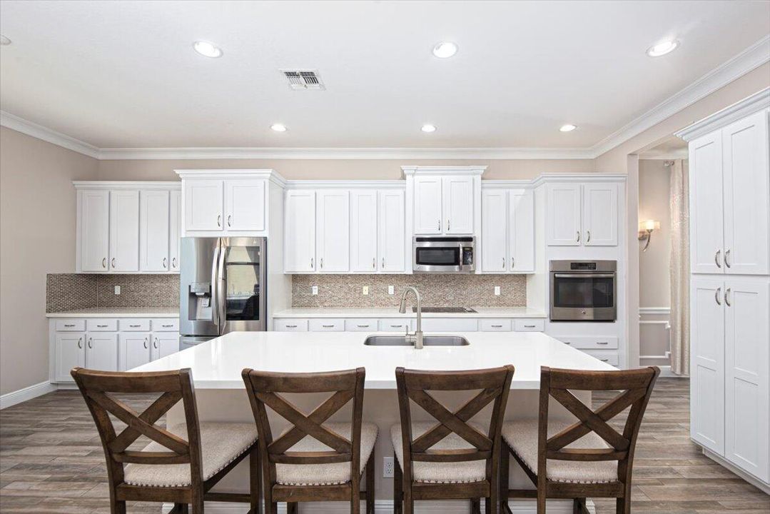 For Sale: $530,000 (4 beds, 3 baths, 2386 Square Feet)