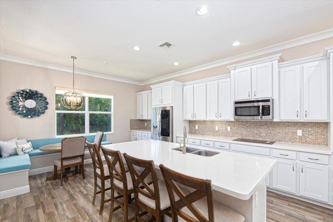 For Sale: $530,000 (4 beds, 3 baths, 2386 Square Feet)