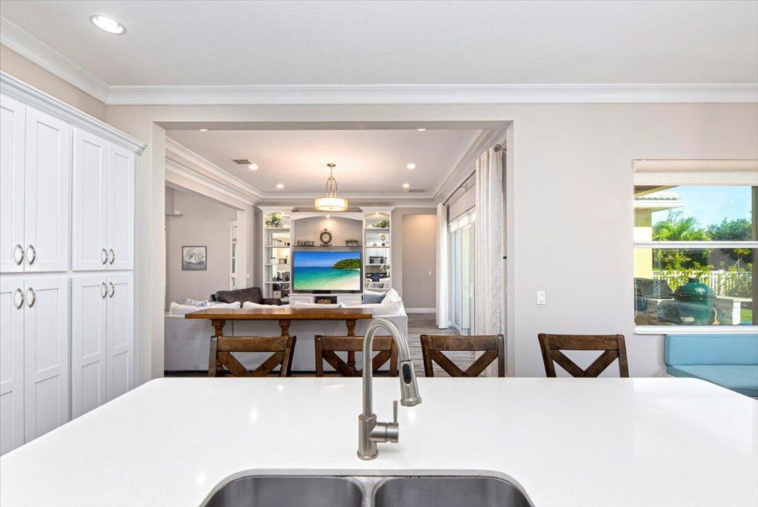 For Sale: $530,000 (4 beds, 3 baths, 2386 Square Feet)