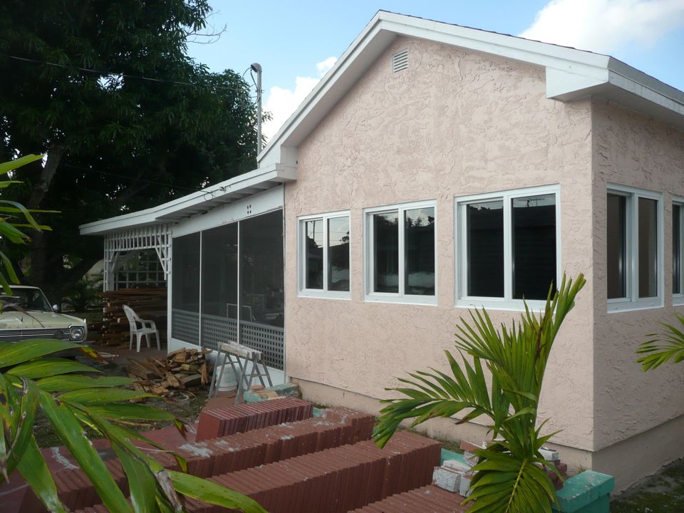For Rent: $3,000 (3 beds, 2 baths, 1296 Square Feet)