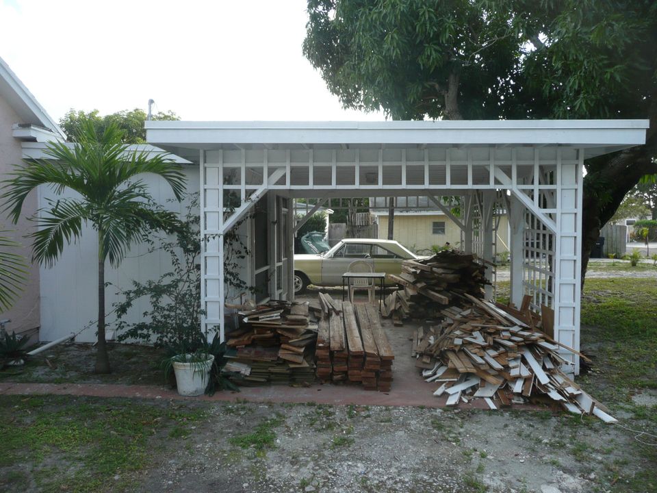 For Rent: $3,000 (3 beds, 2 baths, 1296 Square Feet)