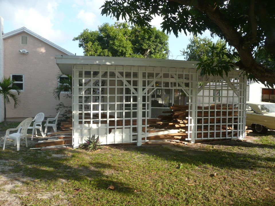 For Rent: $3,000 (3 beds, 2 baths, 1296 Square Feet)
