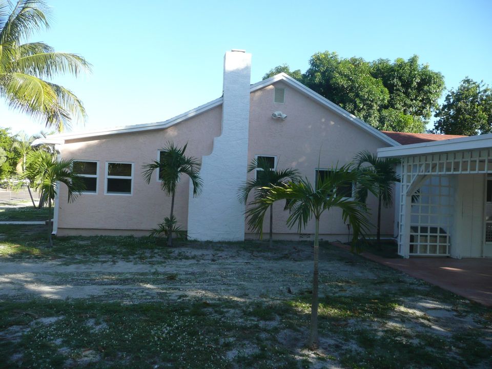 For Rent: $3,000 (3 beds, 2 baths, 1296 Square Feet)