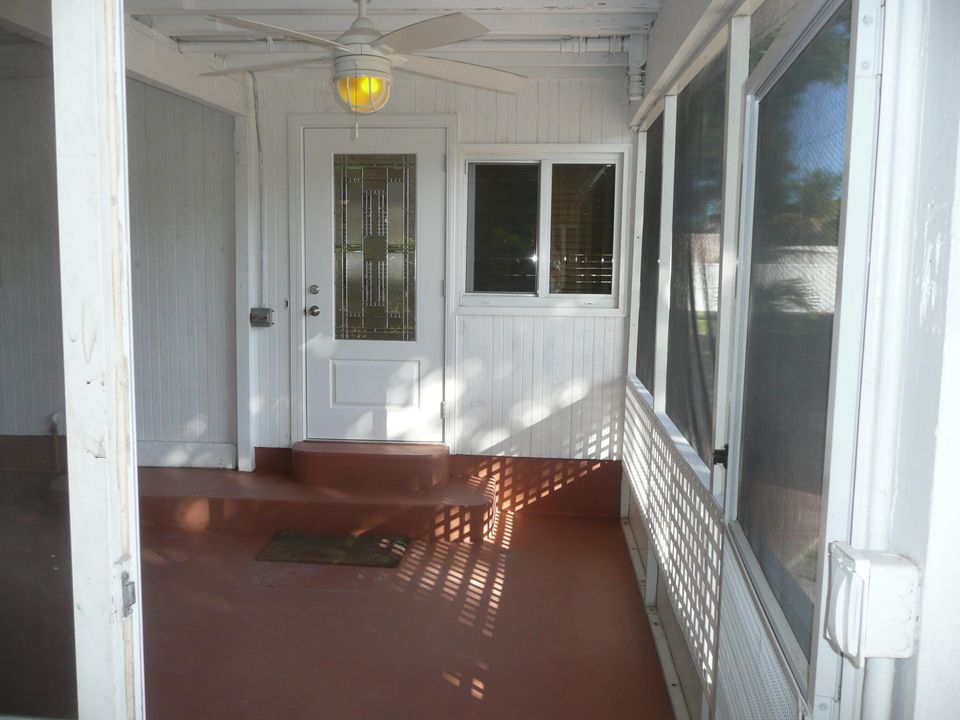 For Rent: $3,000 (3 beds, 2 baths, 1296 Square Feet)