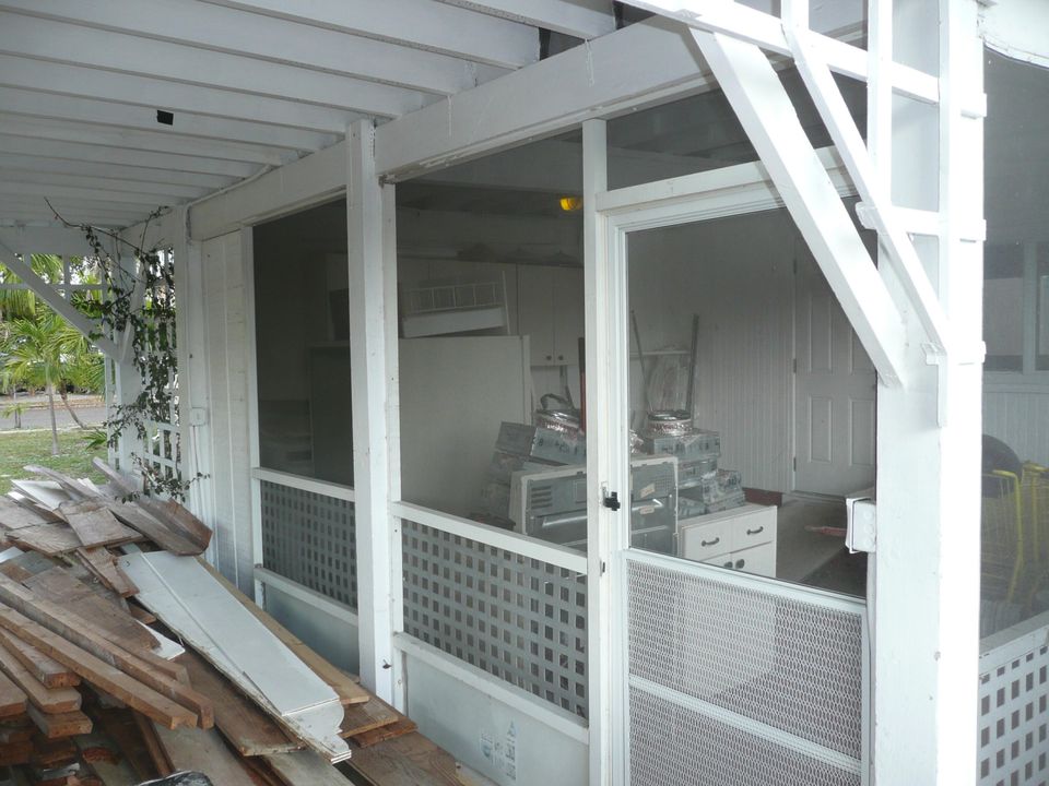 For Rent: $3,000 (3 beds, 2 baths, 1296 Square Feet)