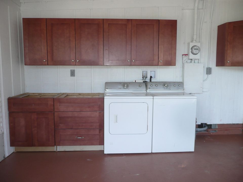 For Rent: $3,000 (3 beds, 2 baths, 1296 Square Feet)