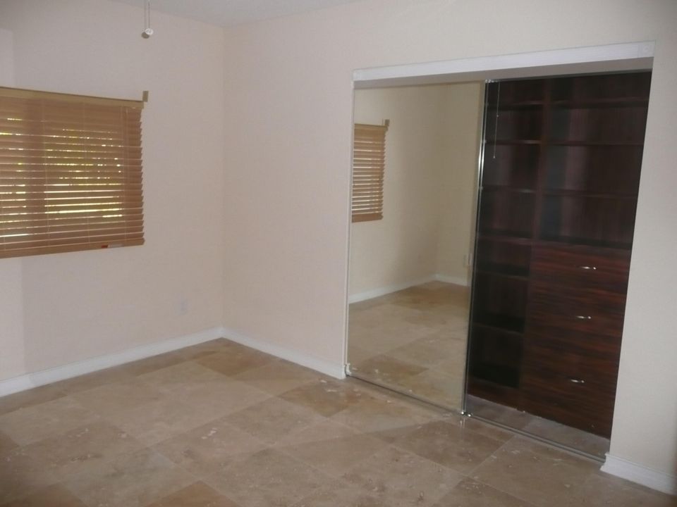 For Rent: $3,000 (3 beds, 2 baths, 1296 Square Feet)