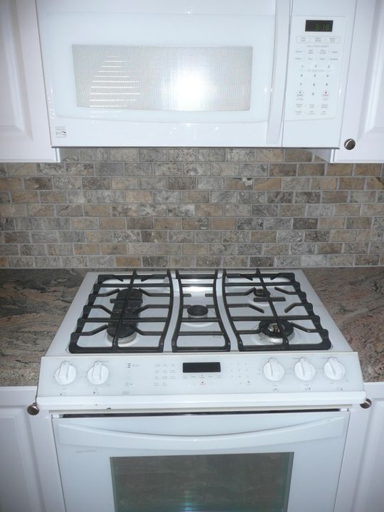 For Rent: $3,000 (3 beds, 2 baths, 1296 Square Feet)