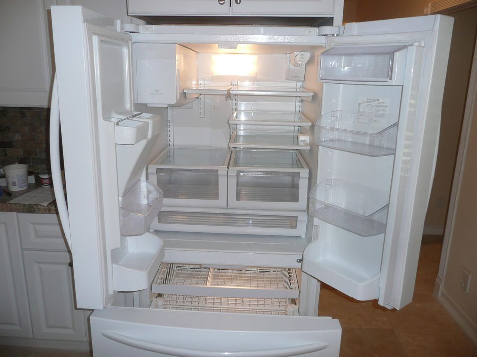 For Rent: $3,000 (3 beds, 2 baths, 1296 Square Feet)