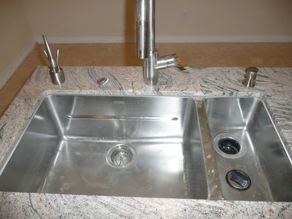 For Rent: $3,000 (3 beds, 2 baths, 1296 Square Feet)