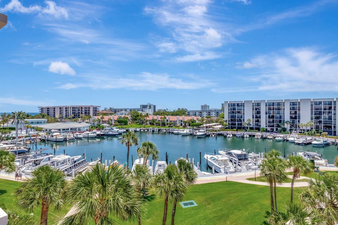 For Sale: $679,000 (2 beds, 2 baths, 1020 Square Feet)