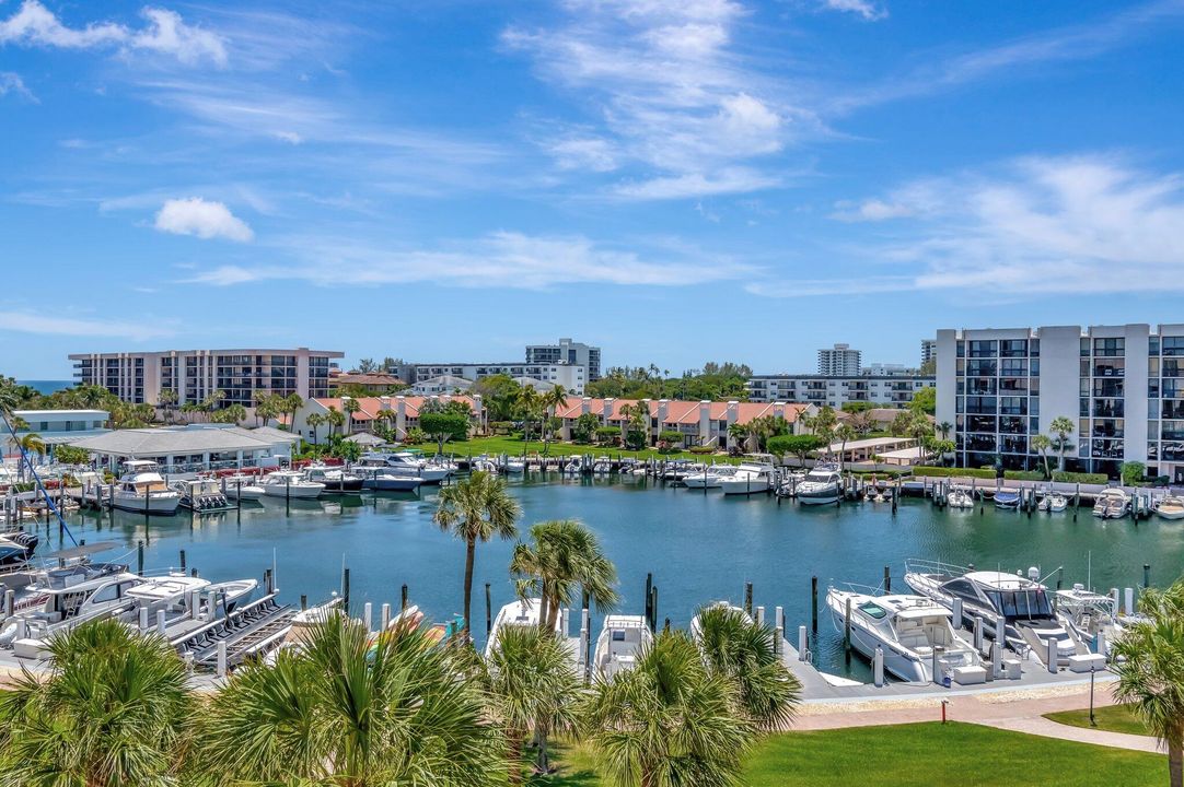 For Sale: $679,000 (2 beds, 2 baths, 1020 Square Feet)