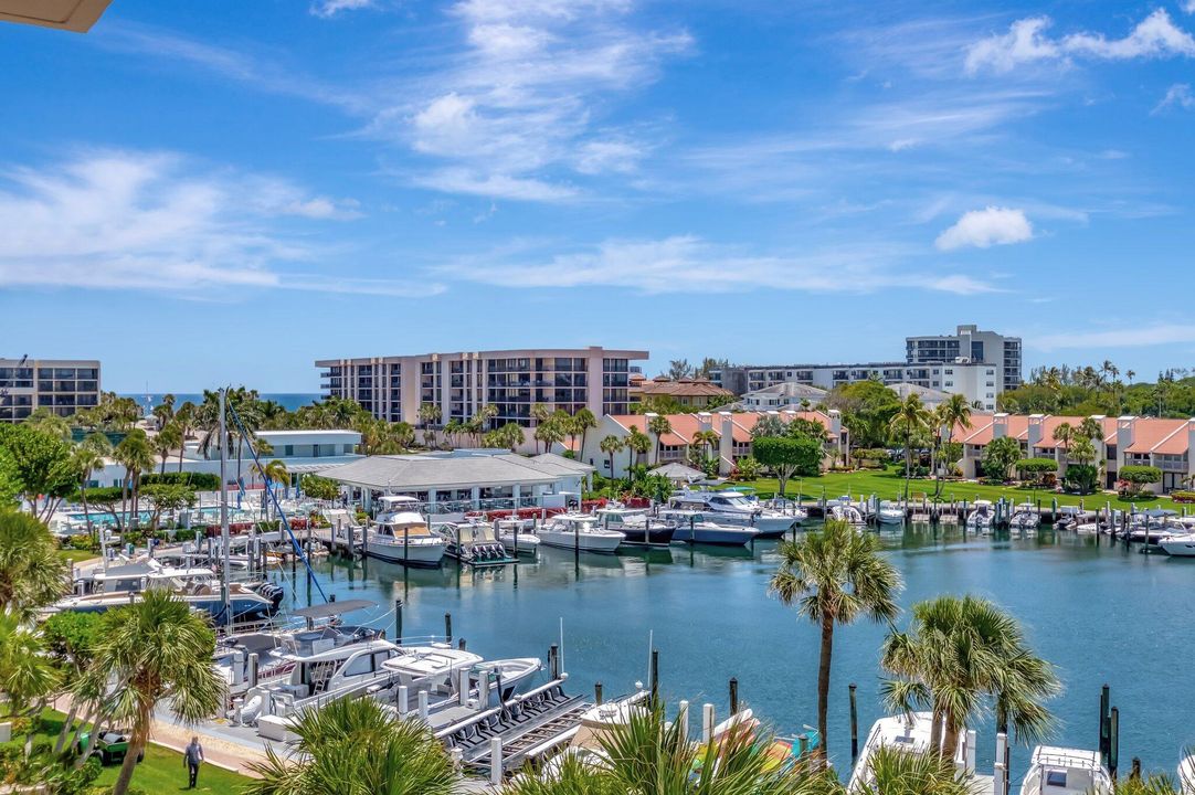 For Sale: $679,000 (2 beds, 2 baths, 1020 Square Feet)