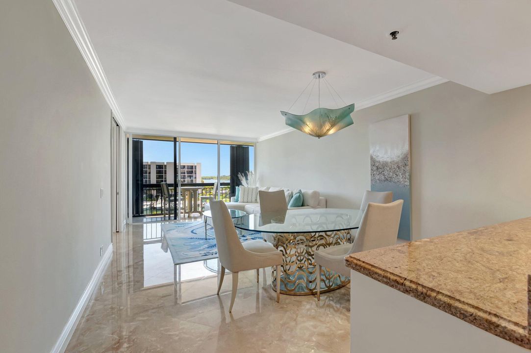 For Sale: $679,000 (2 beds, 2 baths, 1020 Square Feet)