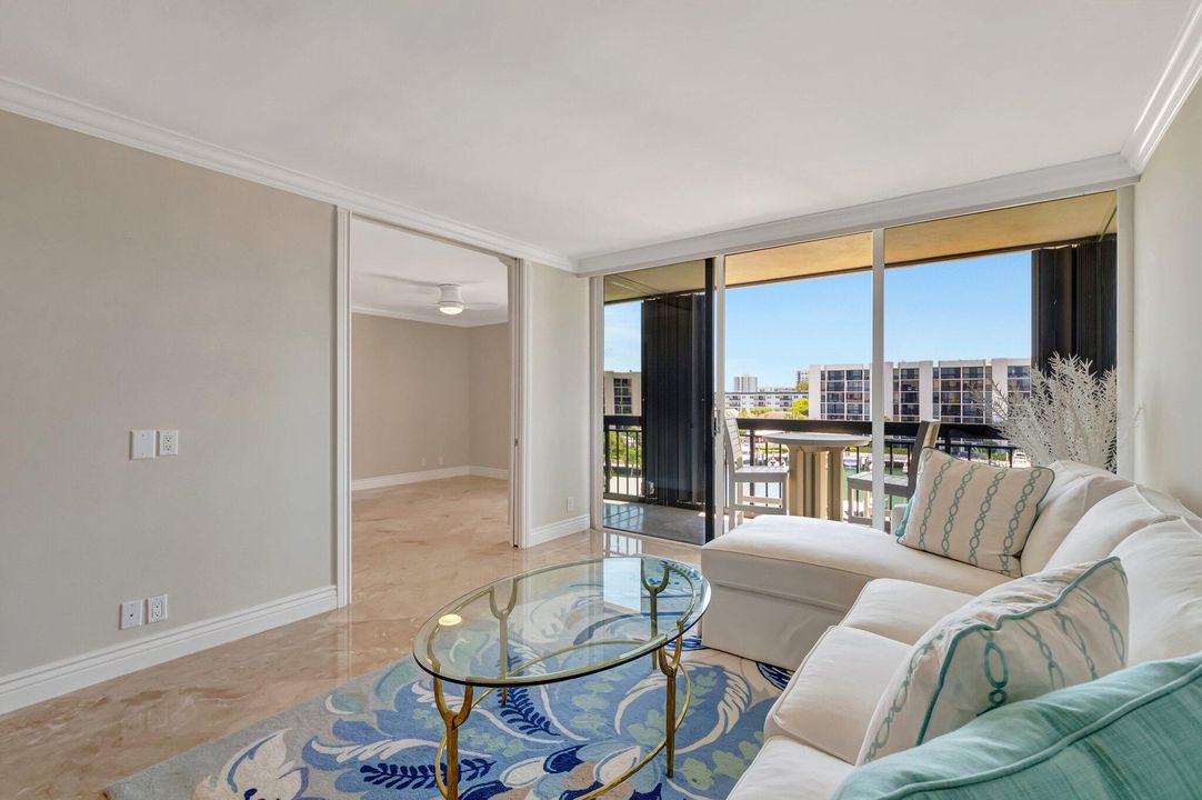 For Sale: $679,000 (2 beds, 2 baths, 1020 Square Feet)