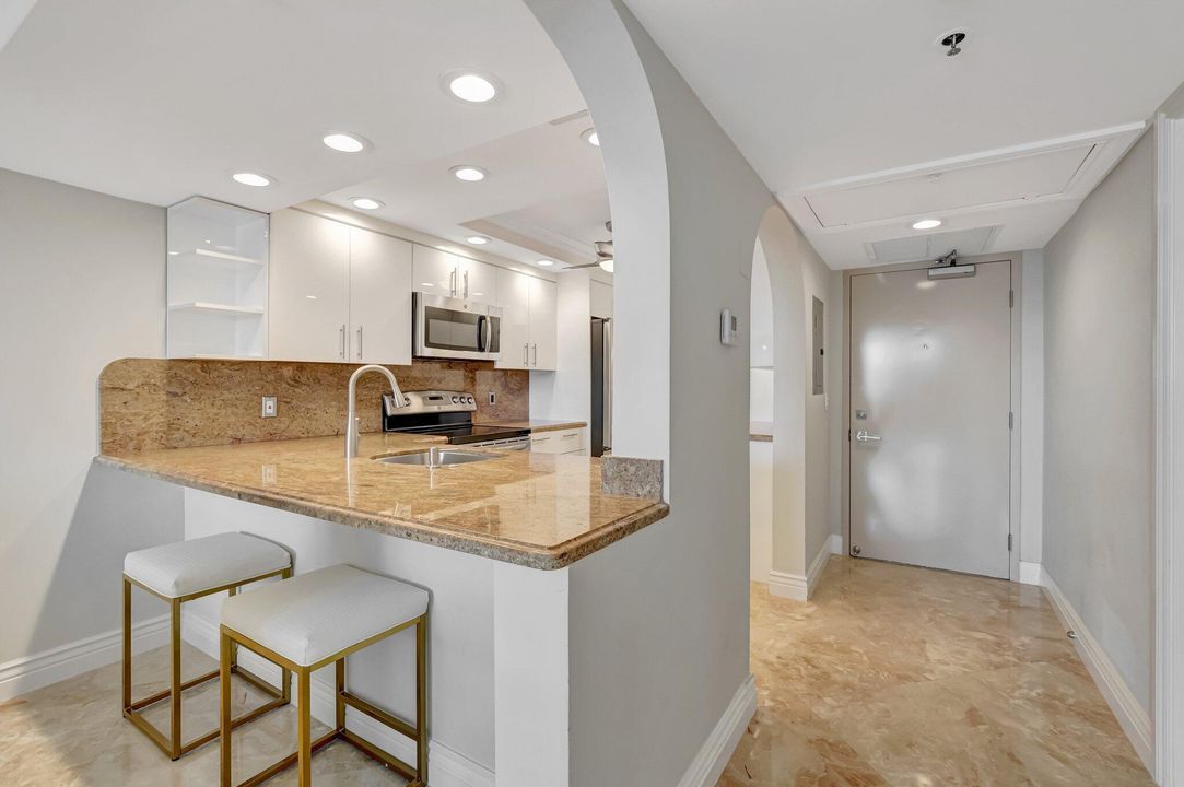 For Sale: $679,000 (2 beds, 2 baths, 1020 Square Feet)
