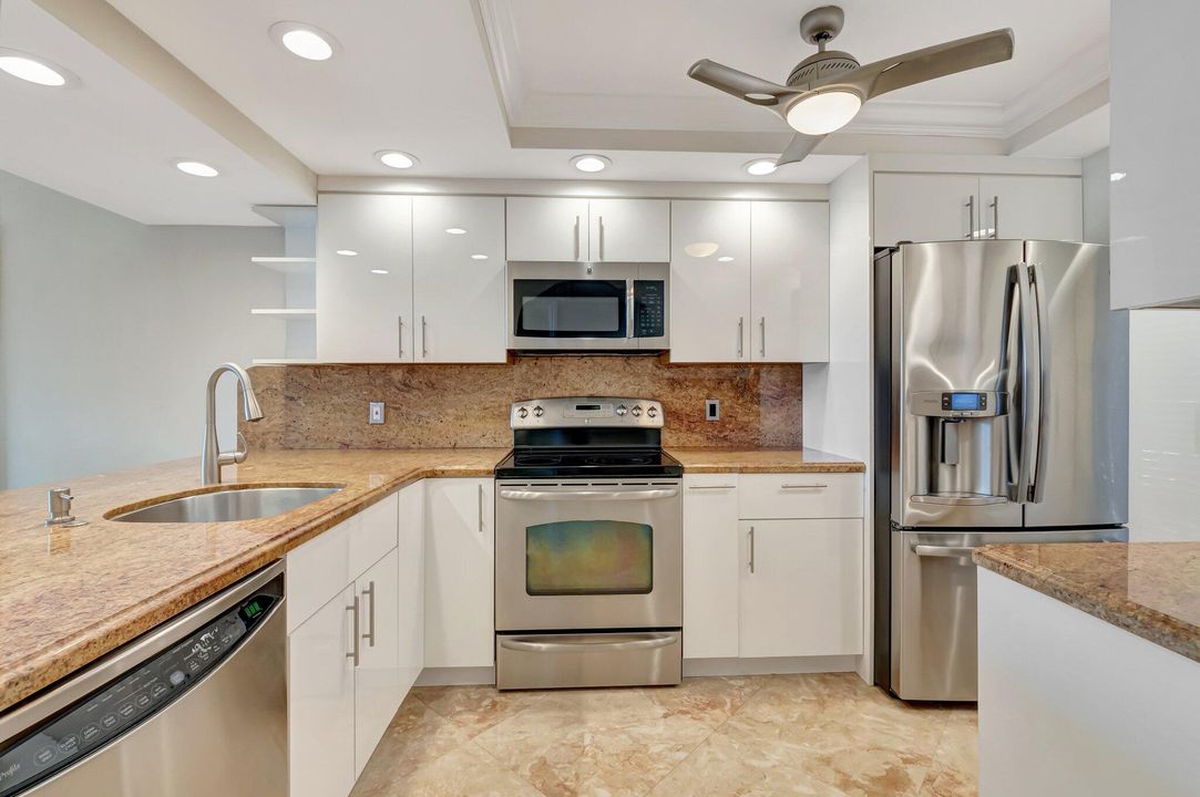 For Sale: $679,000 (2 beds, 2 baths, 1020 Square Feet)