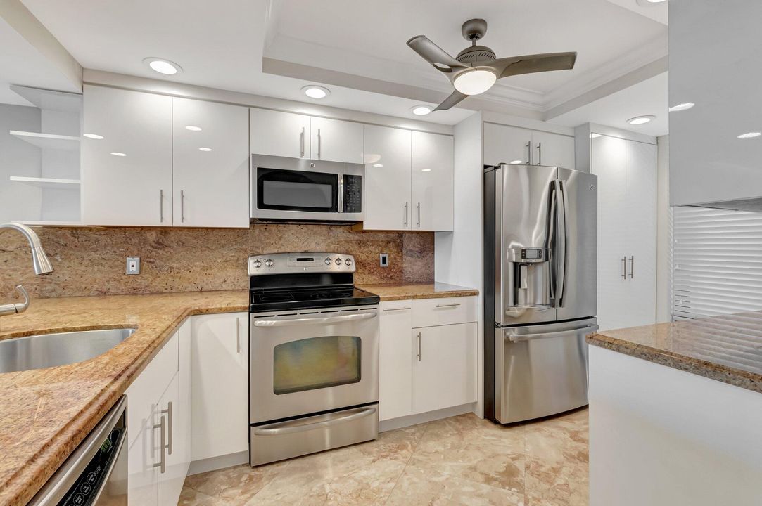 For Sale: $679,000 (2 beds, 2 baths, 1020 Square Feet)