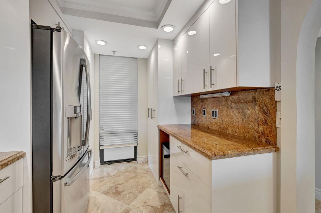 For Sale: $679,000 (2 beds, 2 baths, 1020 Square Feet)