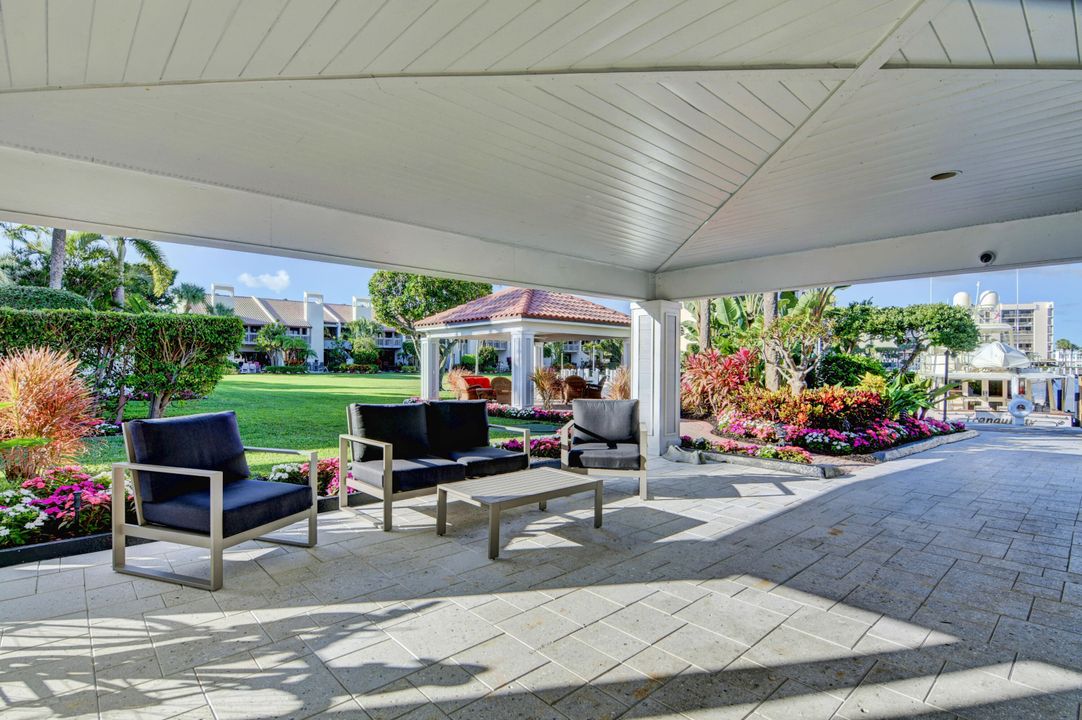 For Sale: $679,000 (2 beds, 2 baths, 1020 Square Feet)