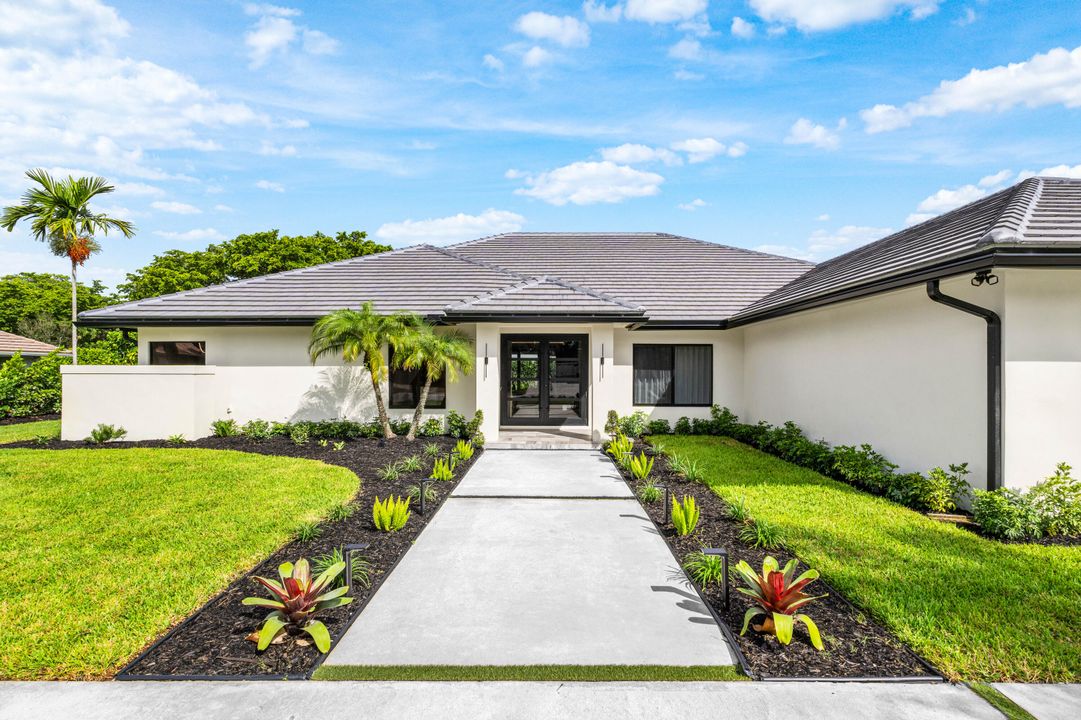 For Sale: $2,199,999 (4 beds, 4 baths, 3398 Square Feet)