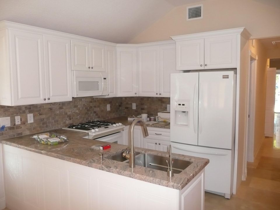 For Rent: $3,000 (3 beds, 2 baths, 1296 Square Feet)