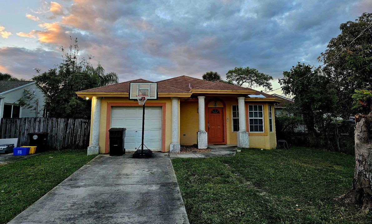 For Sale: $675,000 (3 beds, 2 baths, 1593 Square Feet)