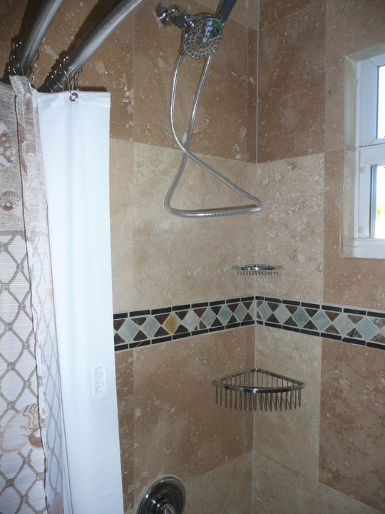 For Rent: $3,000 (3 beds, 2 baths, 1296 Square Feet)