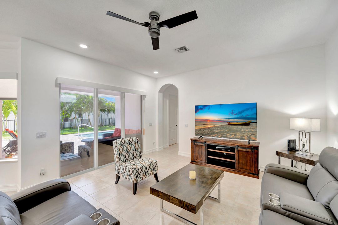 En Venta: $639,000 (4 camas, 4 baños, 2854 Pies cuadrados)