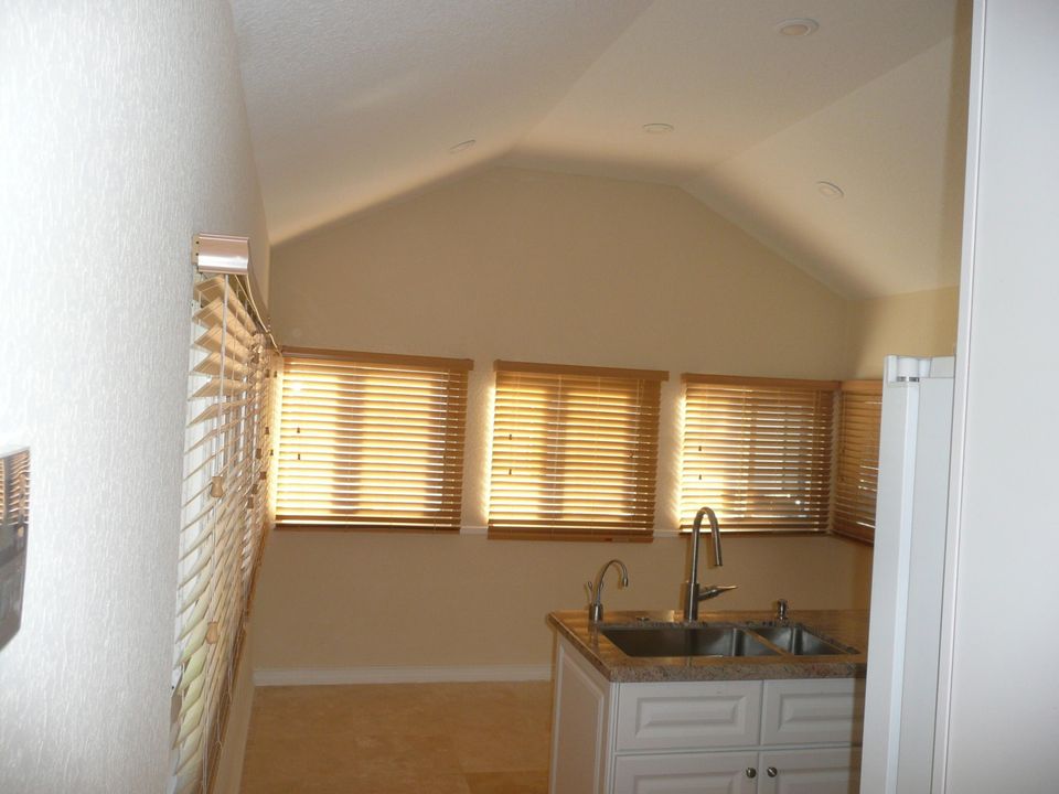 For Rent: $3,000 (3 beds, 2 baths, 1296 Square Feet)