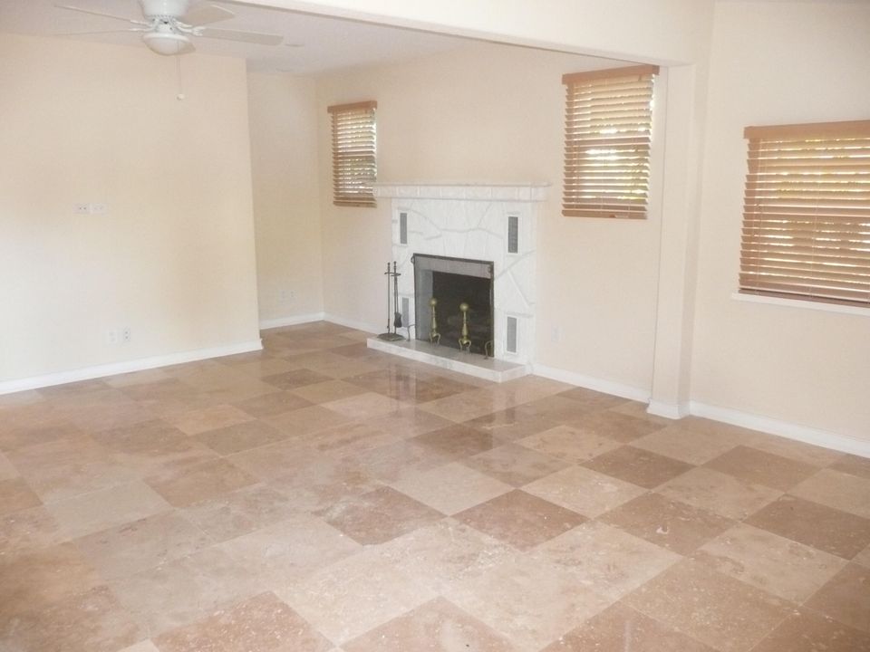 For Rent: $3,000 (3 beds, 2 baths, 1296 Square Feet)