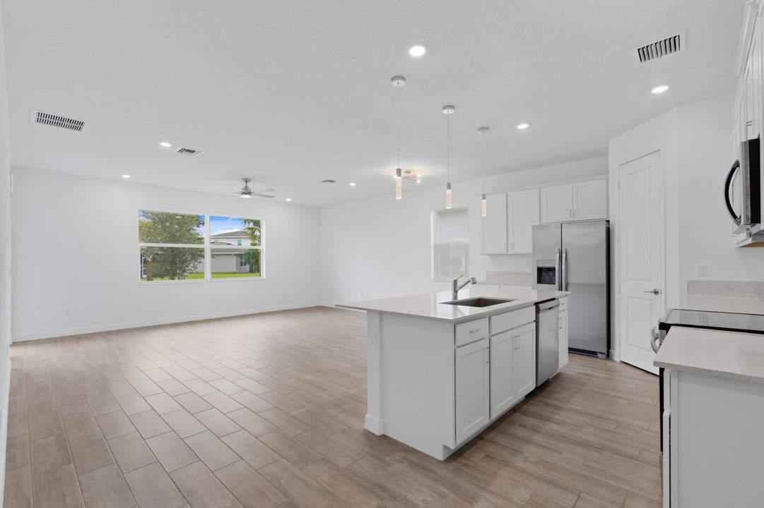 В аренду: $5,000 (4 спален, 3 ванн, 2500 Квадратных фут)