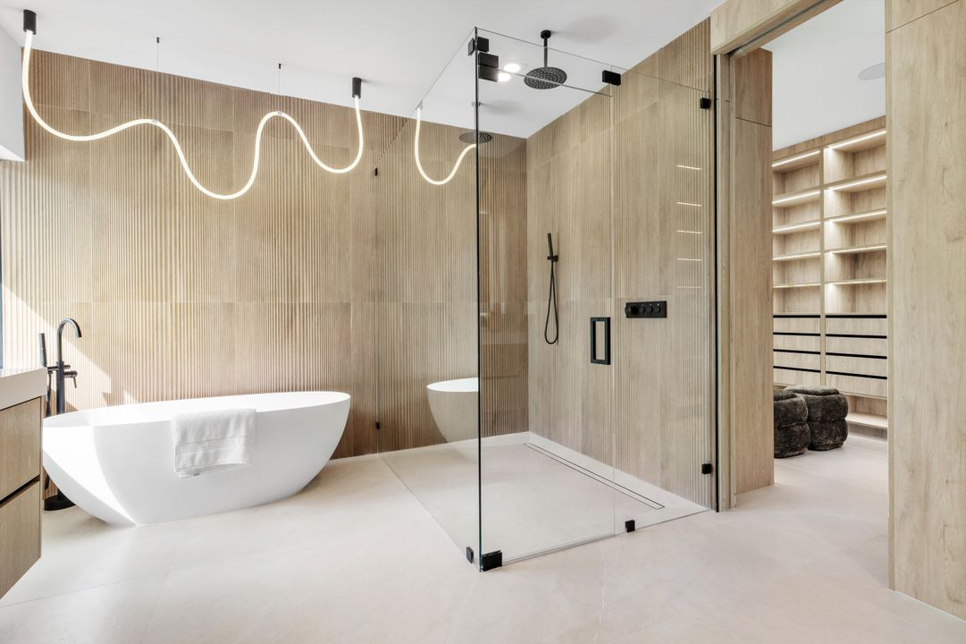 For Sale: $2,199,999 (4 beds, 4 baths, 3398 Square Feet)