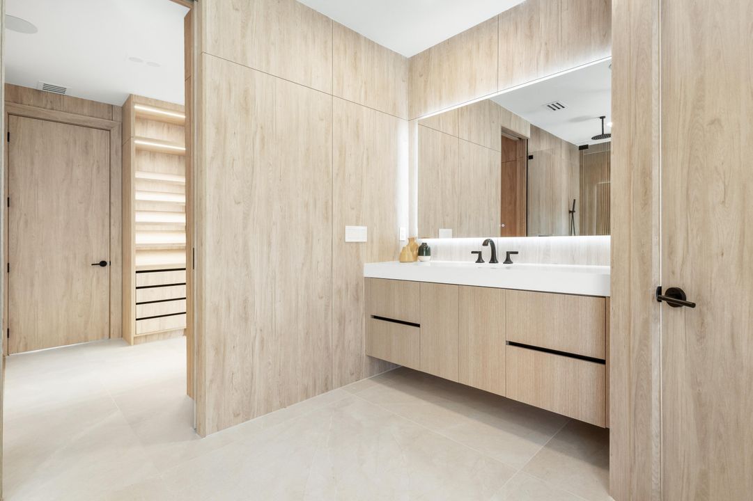 For Sale: $2,199,999 (4 beds, 4 baths, 3398 Square Feet)