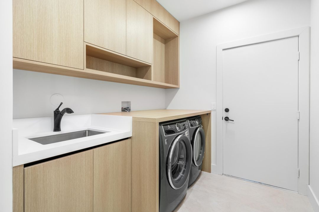 For Sale: $2,199,999 (4 beds, 4 baths, 3398 Square Feet)