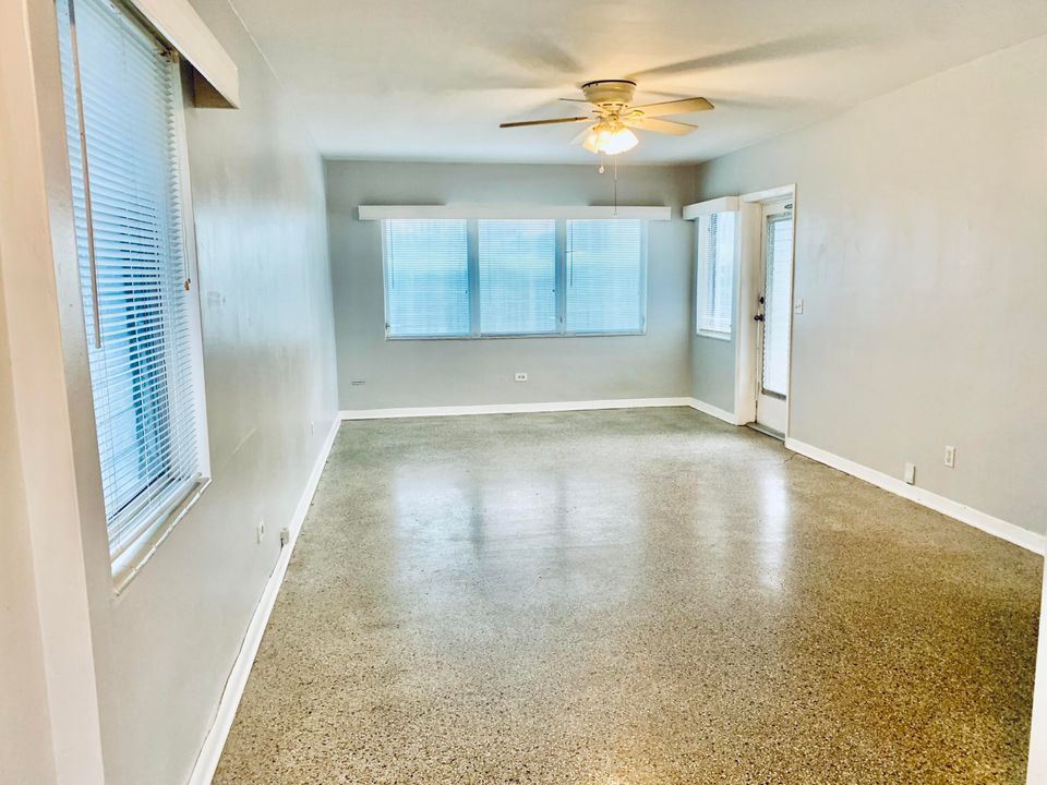 出租: $1,800 (1 贝兹, 1 浴室, 710 平方英尺)