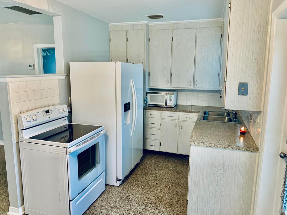 出租: $1,800 (1 贝兹, 1 浴室, 710 平方英尺)