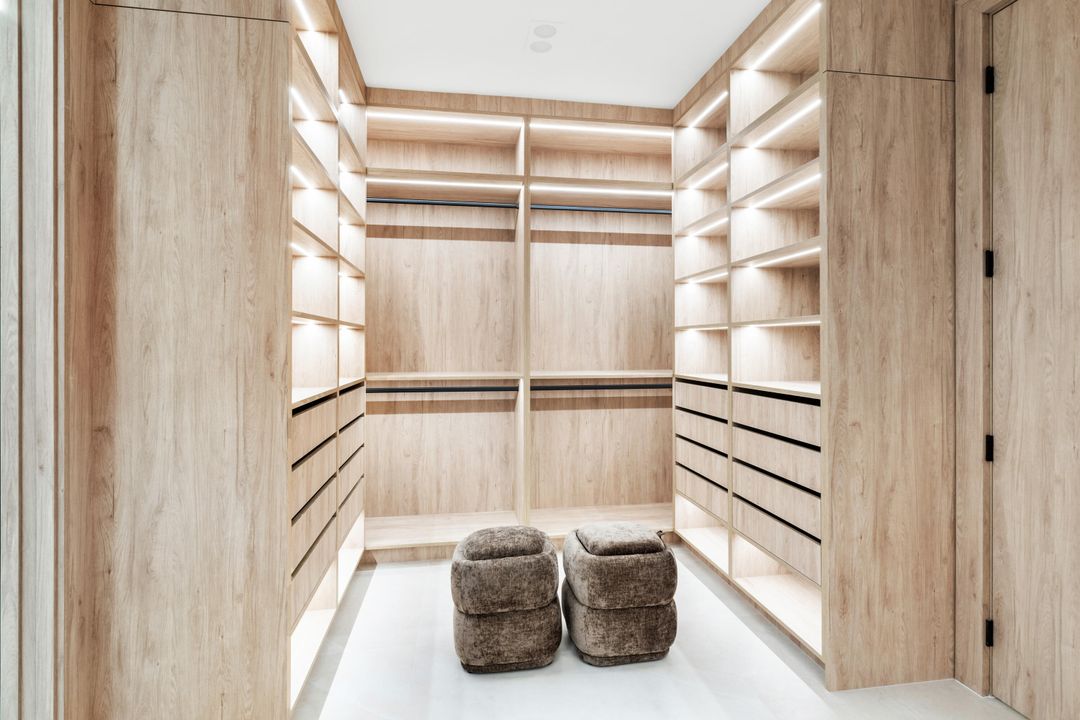 For Sale: $2,199,999 (4 beds, 4 baths, 3398 Square Feet)