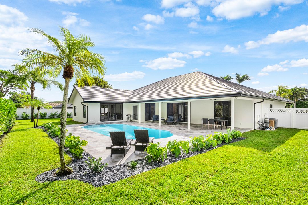 For Sale: $2,199,999 (4 beds, 4 baths, 3398 Square Feet)