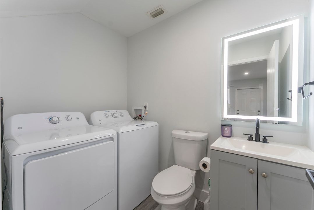 For Sale: $310,000 (2 beds, 2 baths, 1208 Square Feet)
