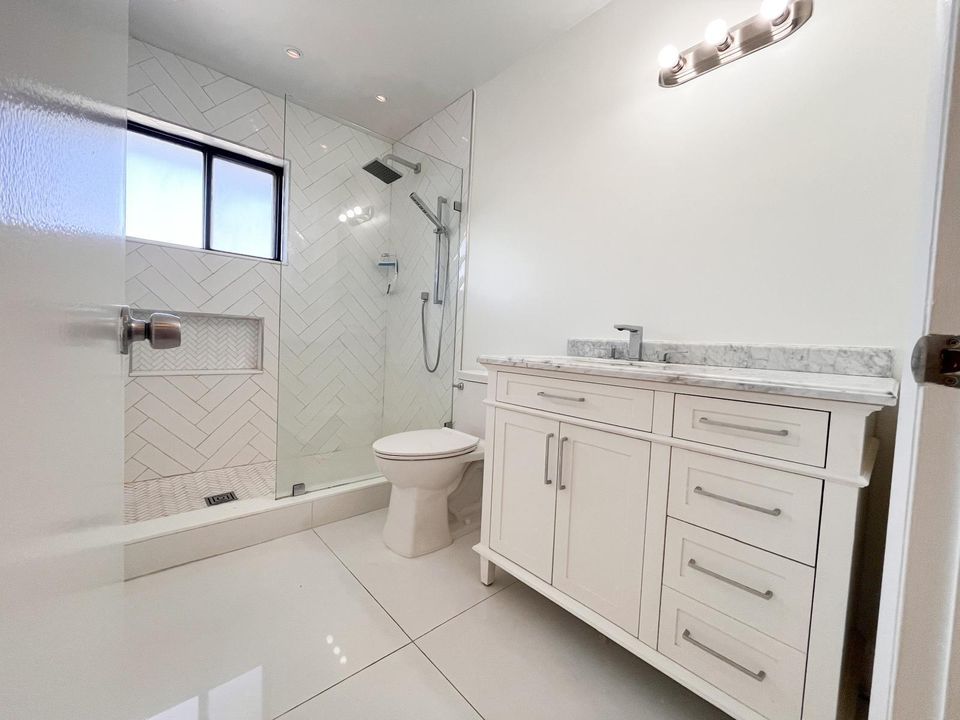 合同活跃: $2,250 (2 贝兹, 2 浴室, 1159 平方英尺)