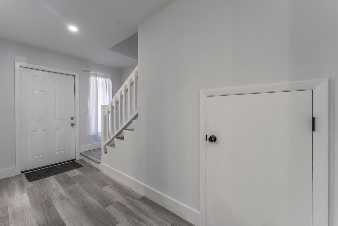 For Sale: $310,000 (2 beds, 2 baths, 1208 Square Feet)