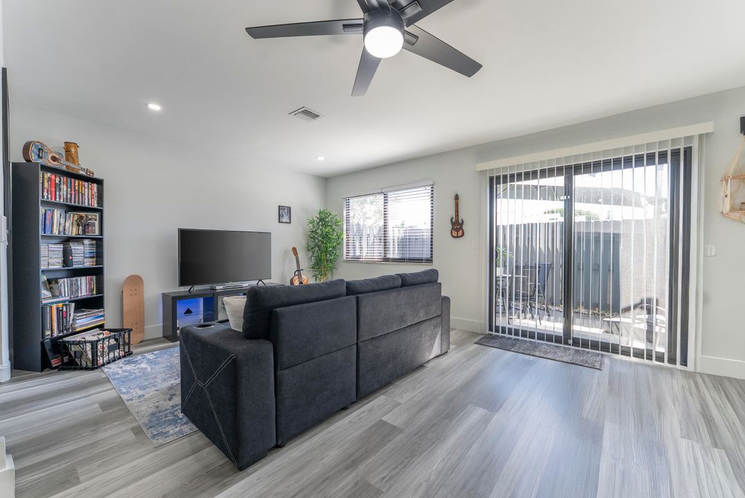 For Sale: $310,000 (2 beds, 2 baths, 1208 Square Feet)