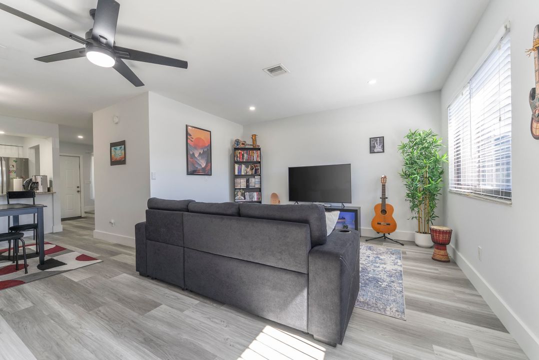 For Sale: $310,000 (2 beds, 2 baths, 1208 Square Feet)