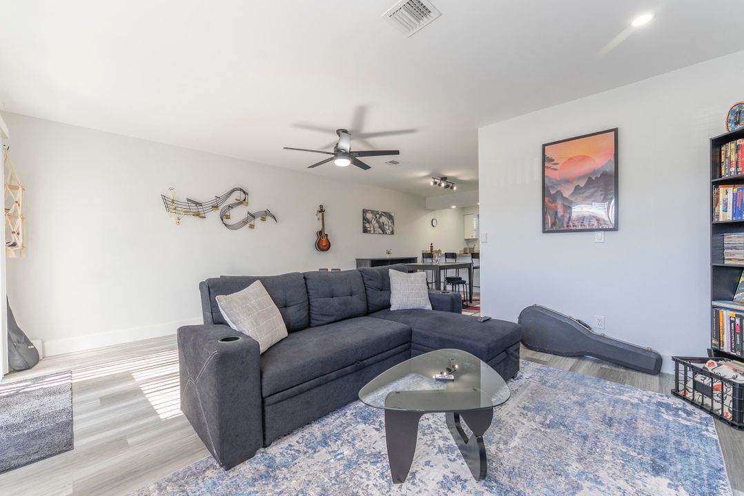 For Sale: $310,000 (2 beds, 2 baths, 1208 Square Feet)