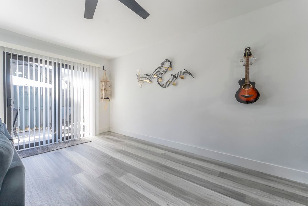 For Sale: $310,000 (2 beds, 2 baths, 1208 Square Feet)