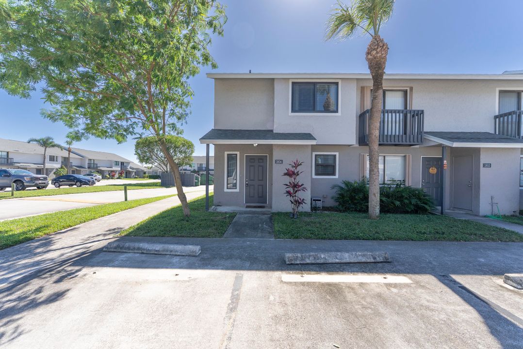 For Sale: $310,000 (2 beds, 2 baths, 1208 Square Feet)